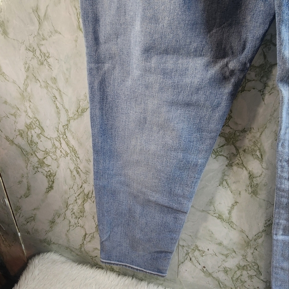 EXPRESS Athletic Skinny Jeans - Picture 11 of 16